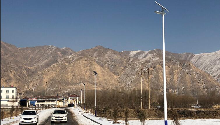 高桿路燈具備什么優勢。