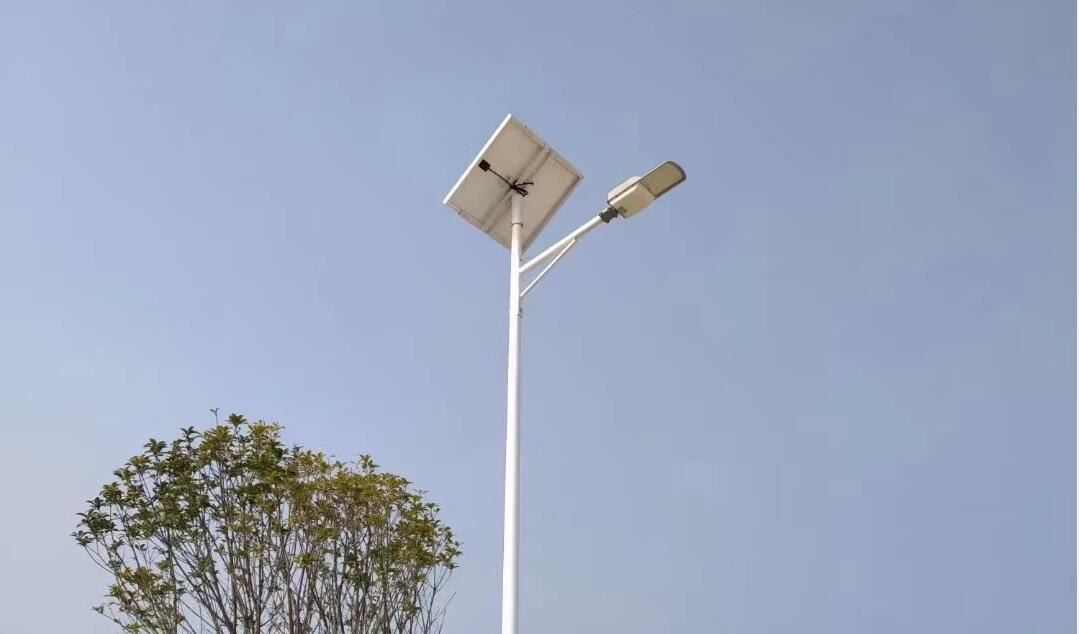 太陽能路燈構成及光源